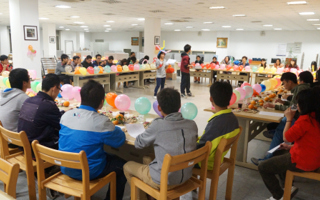 热乎乎的桔子暖暖的情——图书馆新老义务馆员举行茶座交流会