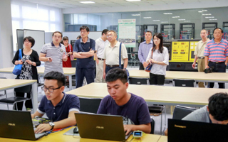 上海杉达学院李进校长一行到访我院