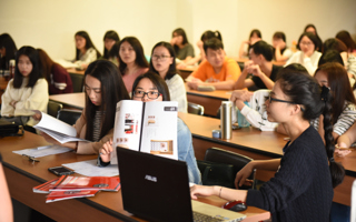 视觉传达设计专业举行16届毕业生答辩