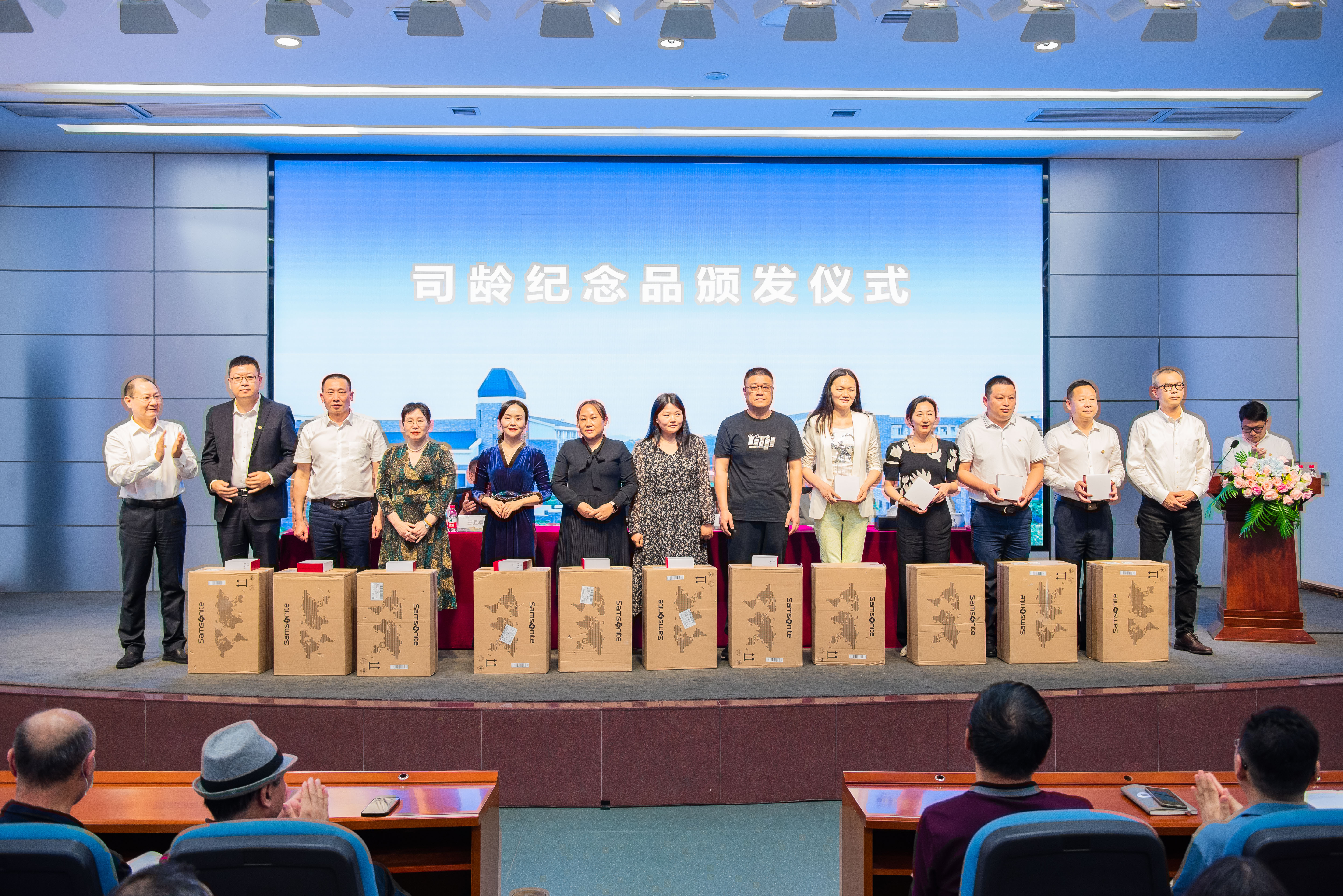 7e722ab9ef904d98800bad065da46794.jpg 7e722ab9ef904d98800bad065da46794.jpg