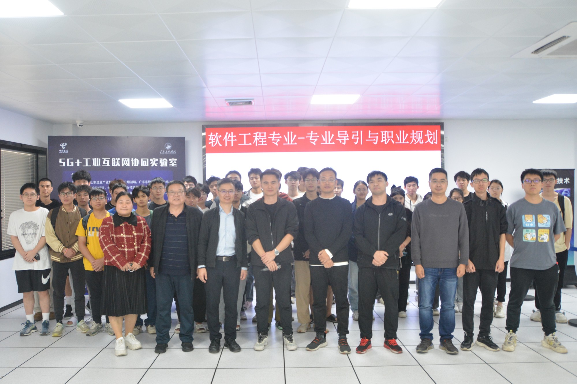 6b117515301947c084916f9b4cb97456.jpg 6b117515301947c084916f9b4cb97456.jpg