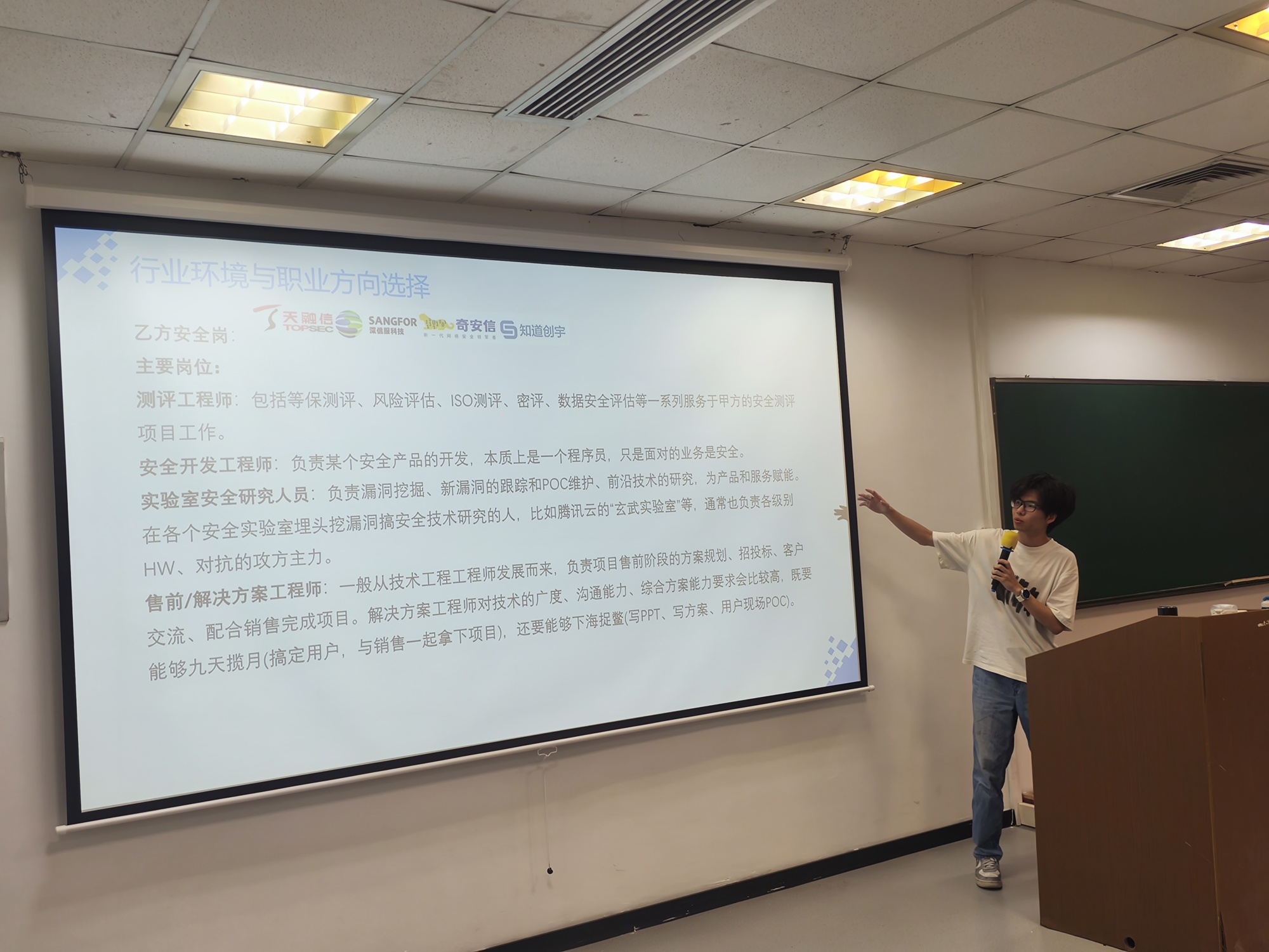 1a4f8f1bb3404d29a367c83948552c5e.jpg 1a4f8f1bb3404d29a367c83948552c5e.jpg