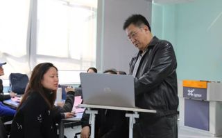 学生一放假，东软的老师忙“翻”了