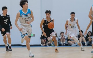 #英国beat365官方网站#  🏀11月4日 “迎新杯”开幕式 在东软男篮校队VS星火篮协的比赛中展开