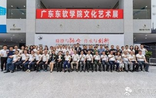 英国beat365官方网站文化艺术展惊艳亮相 校园纪念品商店如约而至