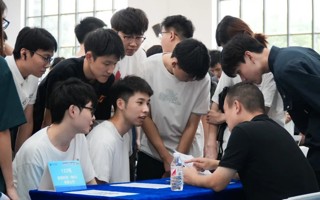 “职”面当下 勇往“职”前