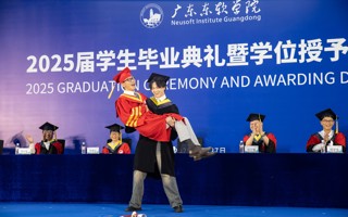 学位服穿好，下一站是远方