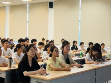 beat365组织召开2025级学生信息员见面会暨培训会